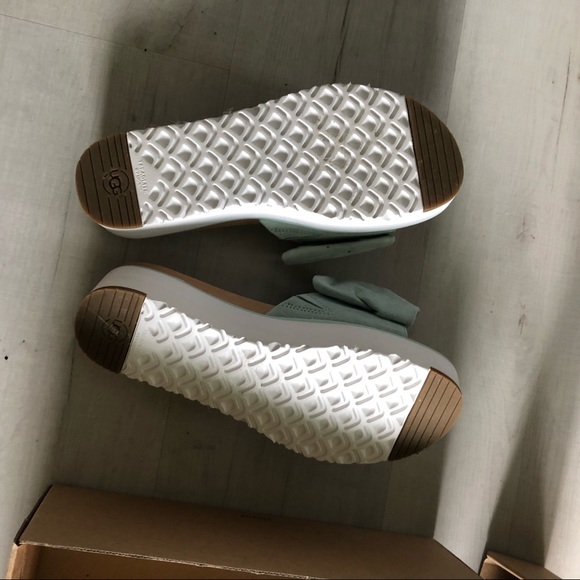 ⚡️⚡️ UGG bow platform sandals in aqua - Picture 7 of 7